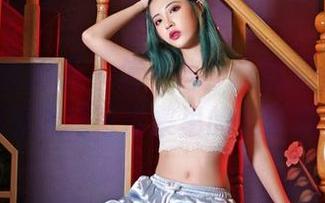 Feilin嗲囡囡 – 信不信，这就是yumi黄奕清清纯写真集里的无辜表情