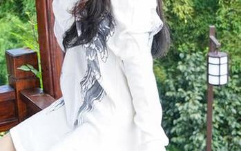 Feilin嗲囡囡 – 看施忆佳KITTY穿护士服，原图里面，她是不是也想偷懒一会儿？图集里的小细节很有趣哦。