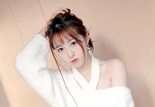 Feilin嗲囡囡 – 更新！施忆佳KITTY的丝袜，难得的“文化”时刻