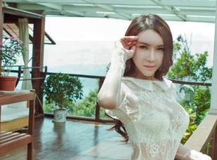 GIRLT果团网 – 王婉悠化身学妹，图包里的福利你看过没？
