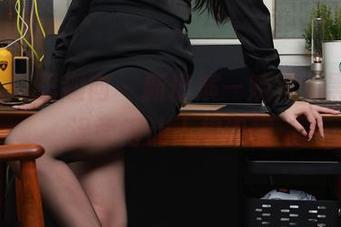IESS异思趣向 – 新出演—婉萍的黑丝，温柔得让人想读懂