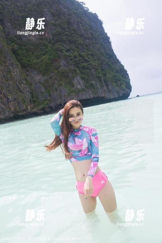 IMiss爱蜜社-乐薇Vivi IMiss爱蜜社 - 乐薇Vivi的空姐系列,这套图给人一种妙不可言的方向感,去哪儿说了算?
