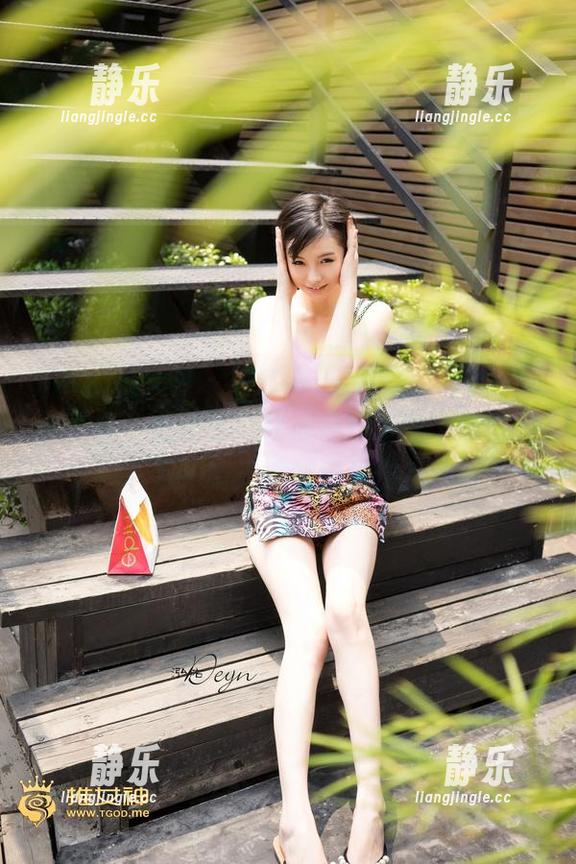 TGOD推女神-王婉悠Queen TGOD推女神 - 每次看王婉悠Queen的天台写真,我都想:我应不应该带个伞呢?万一晴天被烈日灼伤?