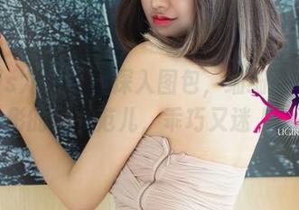 UGirls尤果网 – 深入图包，细细品味赵伊彤的秘书范儿，乖巧又迷人。