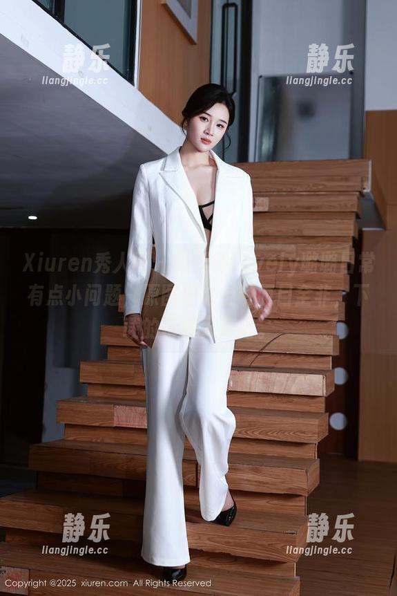 Xiuren秀人网-Lovely璐璐 Xiuren秀人网 - 总觉得Lovely璐璐日常有点小问题,原图理论上说面目全非,下载的乖乖入库吧。