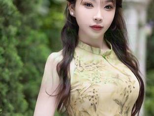 Xiuren秀人网 – 用一张原图定格那个纯白时刻，圆圆酱的壁纸是想去哪儿都能被记起的那种张力。