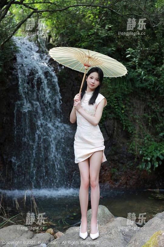 Xiuren秀人网-小泡芙winna Xiuren秀人网 - 小泡芙winna的全套连衣裙原图来了,恨不得一口把这种‘泡’的可爱切开来!