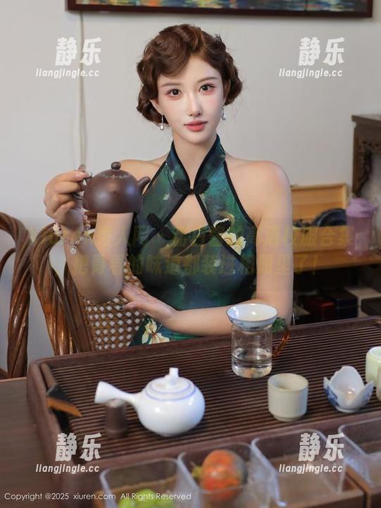 Xiuren秀人网 - 甜白酱的高清校服合集，把青春的味道都装进相册里了！