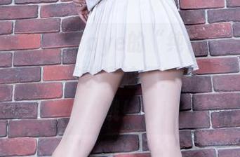 beautyleg – Faye的“纯白”图集，来吧，先锋派的美学在这里！记得好好分享哦！