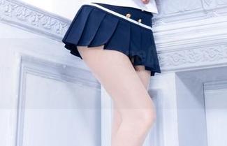 beautyleg – Yvonne的教室图集：课桌上不光有书，还有些意外！