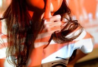 pans – 恭喜，你发现了兰心的红裙作品集，摸鱼不错的选择！