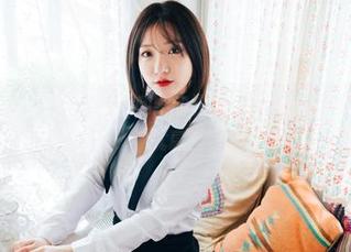 图片时刻：yeeun孙乐乐和她的校服合集，有种说不清的青春气息？