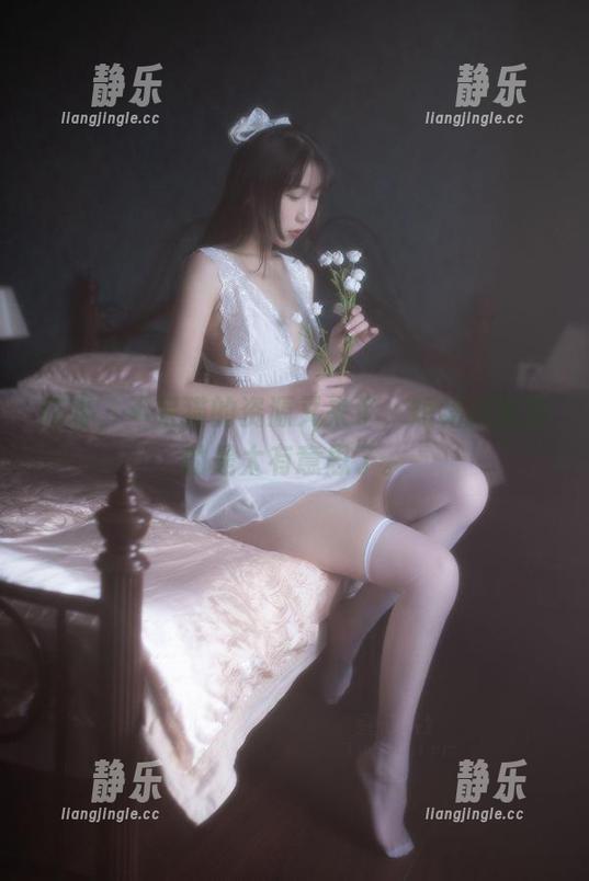 不呆猫 哎呀,不呆猫的资源又来了,短裙搭配真的是太有意思了。