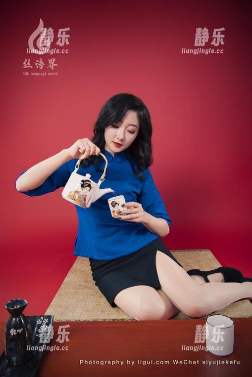 丽柜-兔子 丽柜 - 兔子在毛衣里打滚,在线美图等你来抓拍