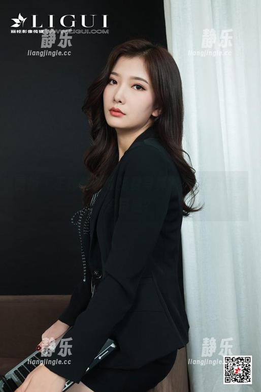 丽柜-王炜炜 丽柜 - 王炜炜引领免费写真圈,JK究竟有多带感?