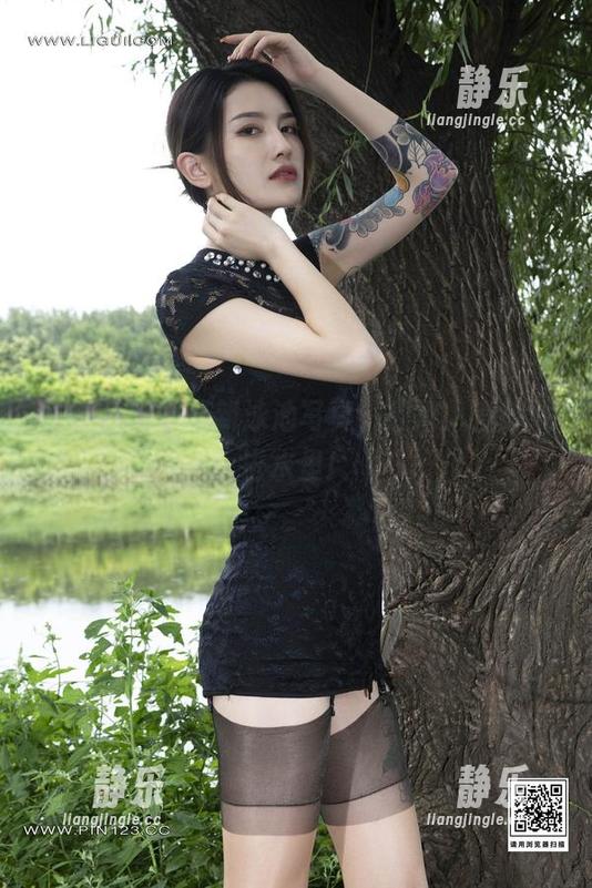 丽柜-璐璐 丽柜 - 璐璐最新泳池写真,撩得人直想跳进水里!