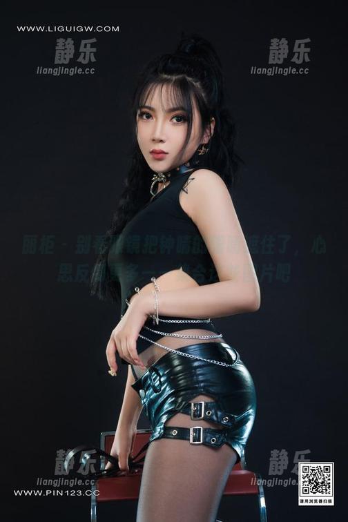 丽柜-钟晴 丽柜 - 别看眼镜把钟晴的眼睛遮住了,心思反倒更多——集合这些图片吧