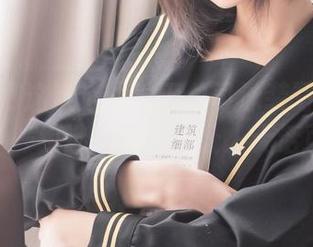你的负卿这次选的冲田总司泳装写真真有意思，一组选得精致到让人无话可说！