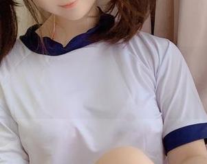 依依超级懒的免费写真：每一套都有点小野