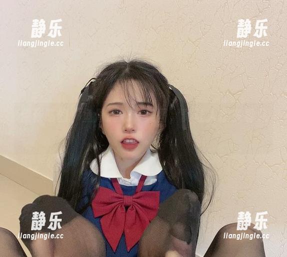 倦倦喵 倦倦喵的“鱼骨胸衣”美图,真让人想多看几眼。