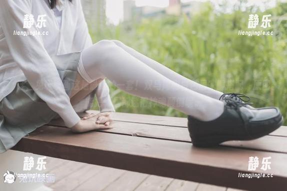 哇，兔玩映画这是最新的一套！双马尾和白色居家服搭配，原图能把邻居都迷得神魂颠倒呢。