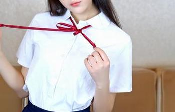 嗲囡囡 – 偶尔翻翻施忆佳KITTY的女友系列，感觉这些图片像是一种轻轻的邀请，无言，却也有点火热。