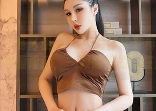 嗲囡囡 – 施忆佳KITTY的日常写真：频频出镜的衣服背后，一颗慵懒的心在鼓掌。