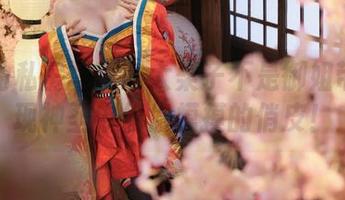 修女的私房写真：大梨子不是御姐带你发现神圣中偷偷摸摸的俏皮！