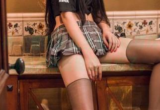 头条女神 – 看李菲儿当女仆的模样，直让我想把画面设成壁纸了。