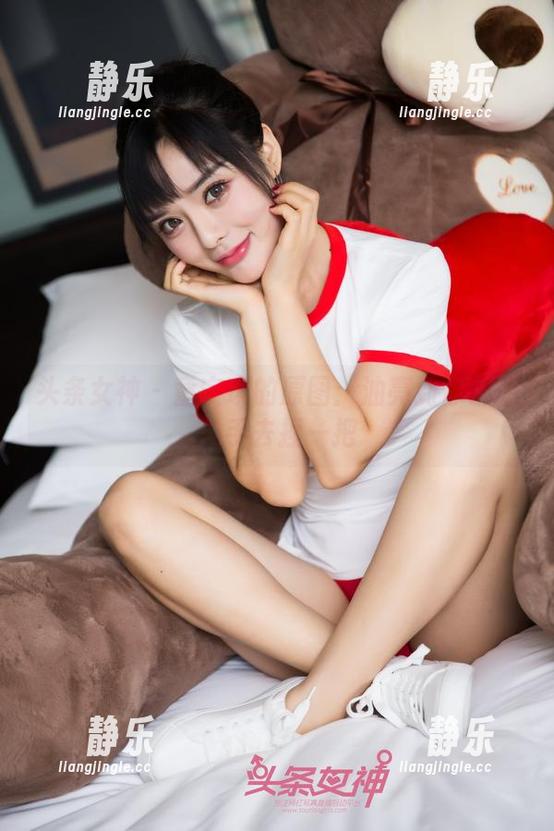 头条女神-童安琪 头条女神 - 童安琪的原图:油亮到你都想伸手去捏一把