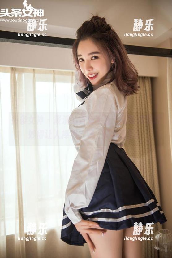 头条女神-筱溪 头条女神 - 筱溪的最新写真,吊带搭配巧妙得让人捧心,唉,真心佩服!