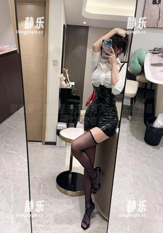 奔跑的晶骡子 微密圈 - 图册里的蓝色裙子——奔跑的晶骡子,这妆容也是咯!