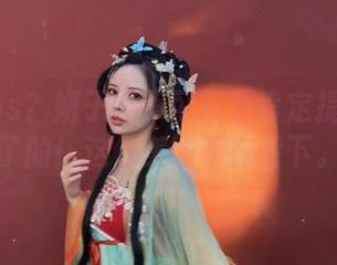 花嫁Cos？妍子坚不可摧是肯定提前预定了的！这份美丽不在话下。