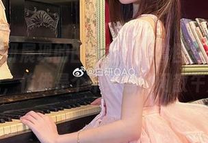 妖君白研展现的凹凸世界，套图里的无圣光，仿佛是个不经意的闲散午后