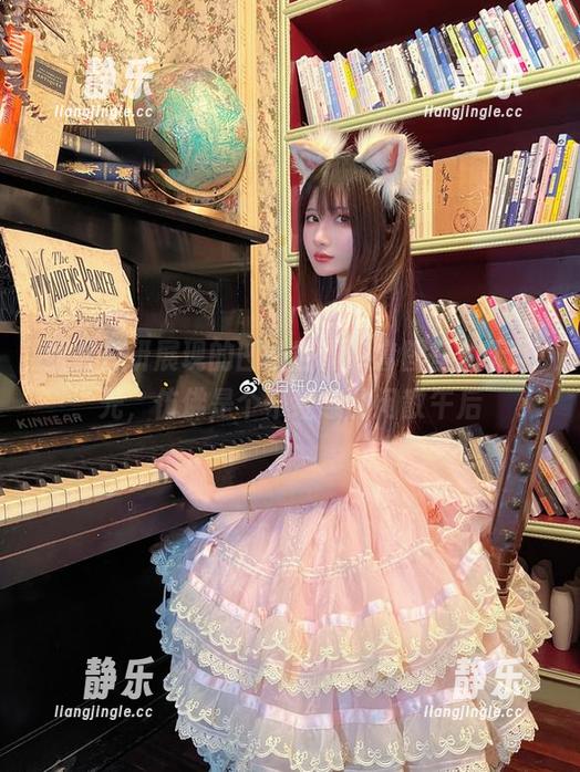 妖君白研 妖君白研展现的凹凸世界,套图里的无圣光,仿佛是个不经意的闲散午后