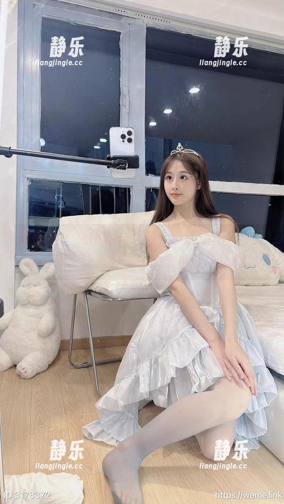 小萌子 微密圈 - 女仆模式开启,小萌子图包,分享起来,让人脑补一个个小剧场场景。