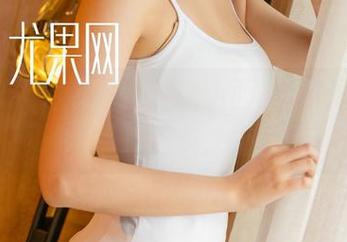 尤果网 – 精选答辩：张小西Ann的圣诞写真集到底藏了多少小心思？