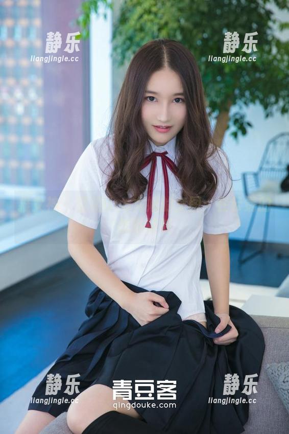 推女神-Una尤娜 推女神 - 空姐Una尤娜的套图:在云端的优雅旋转