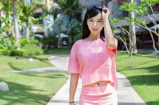 推女郎 – 高清护士赵纹清：心中默默过了一遍“我来给您打针！”的剧本，哈哈。