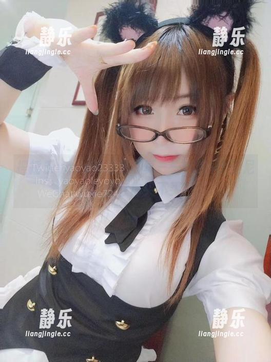摇摇乐yoyo 摇摇乐yoyo的私房写真——毛衣+比基尼,这醋意你买不买?