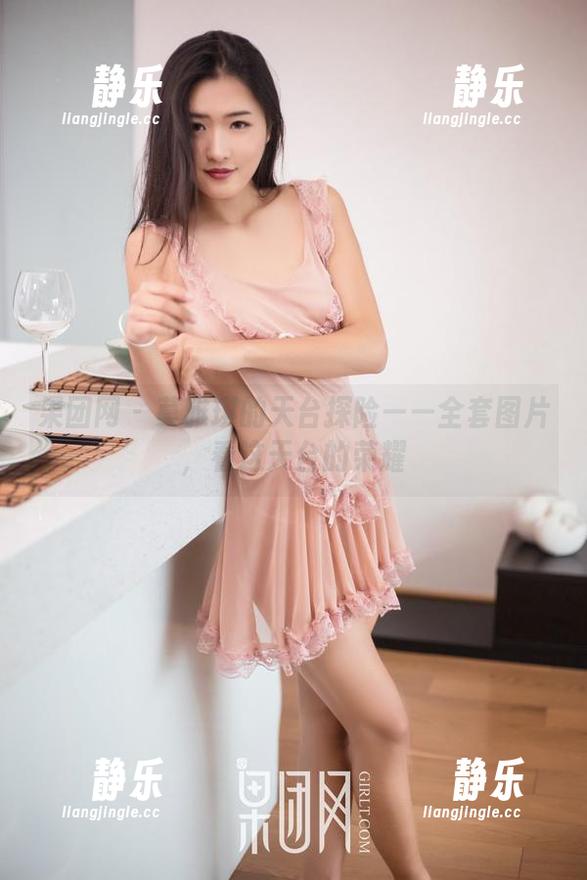 果团网 - 莫雅琪的天台探险——全套图片，看这天台的荣耀