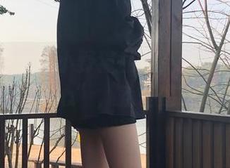 微密圈 – 黑丝小野猫私拍，梦里一只喵的“好奇心”，就差翅膀了…