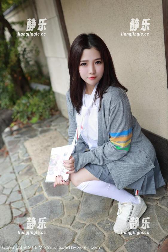 模范学院 - 原图里的唐琪儿il，灰丝搭配让一切都变得热闹，聊聊你们的评论吧！