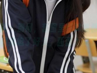 模范学院 – 别问，套图里董林越和学妹的氛围我追了好久，画面太美了。