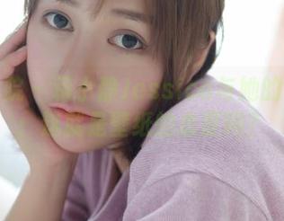 模范学院 – 蒋小静Jessica与她的白衬衫：这就是壁纸的态度吗？