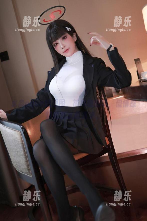 水淼aqua的原图，简单的剧场，但情感却如潮水般涌来。