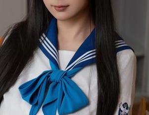 浮现，浅安安在线的制服写真，好吧，我承认我被圈粉了。