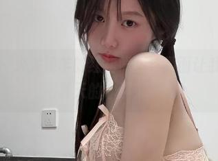 微密圈 – 火龙果羊的红裙照，这画面让我想到了夏天的冰淇淋…