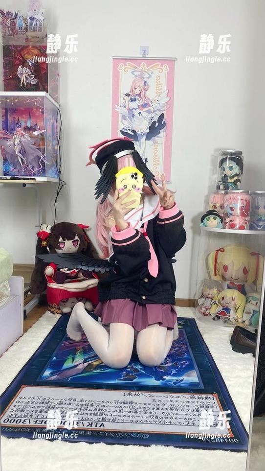 白栎Shirly 白栎Shirly的网盘:当丝袜遇上个性,作品大集合。
