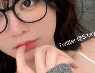 高颜值的眼酱大魔王w，没想到办公室里竟然有这么高清的壁纸存在！